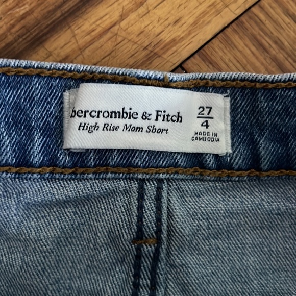 Abercrombie and Fitch high rise mom short size: 27 - Picture 2 of 4